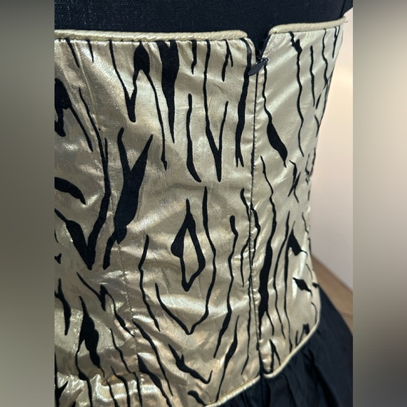 Gold Metallic & Black Party Dress - Size 12 - Picture 7 of 16